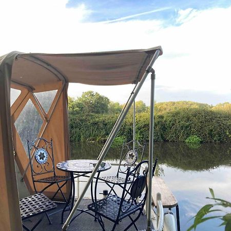 Dutch Cruiser Ship On A Tranquil Secluded River Tonbridge Exterior photo