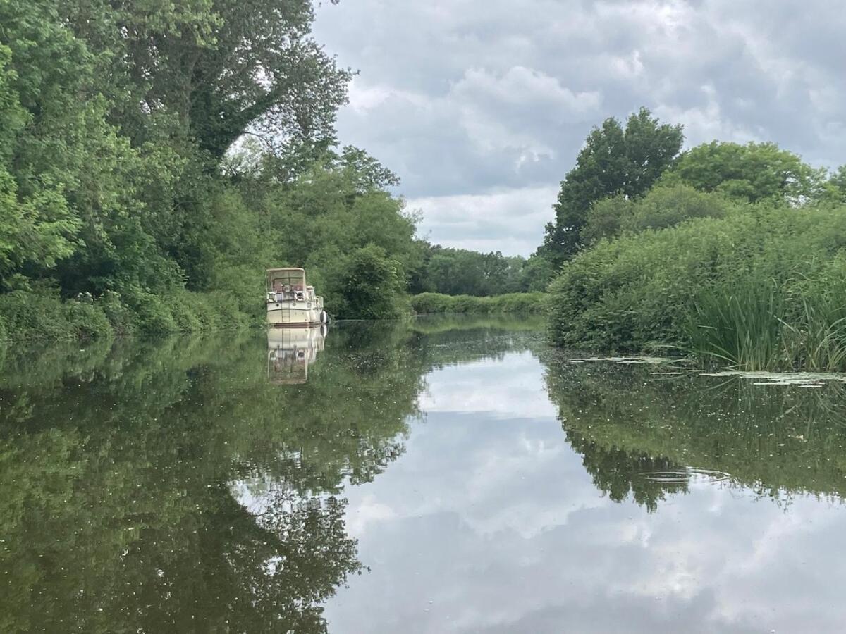 Dutch Cruiser Ship On A Tranquil Secluded River Tonbridge Exterior photo